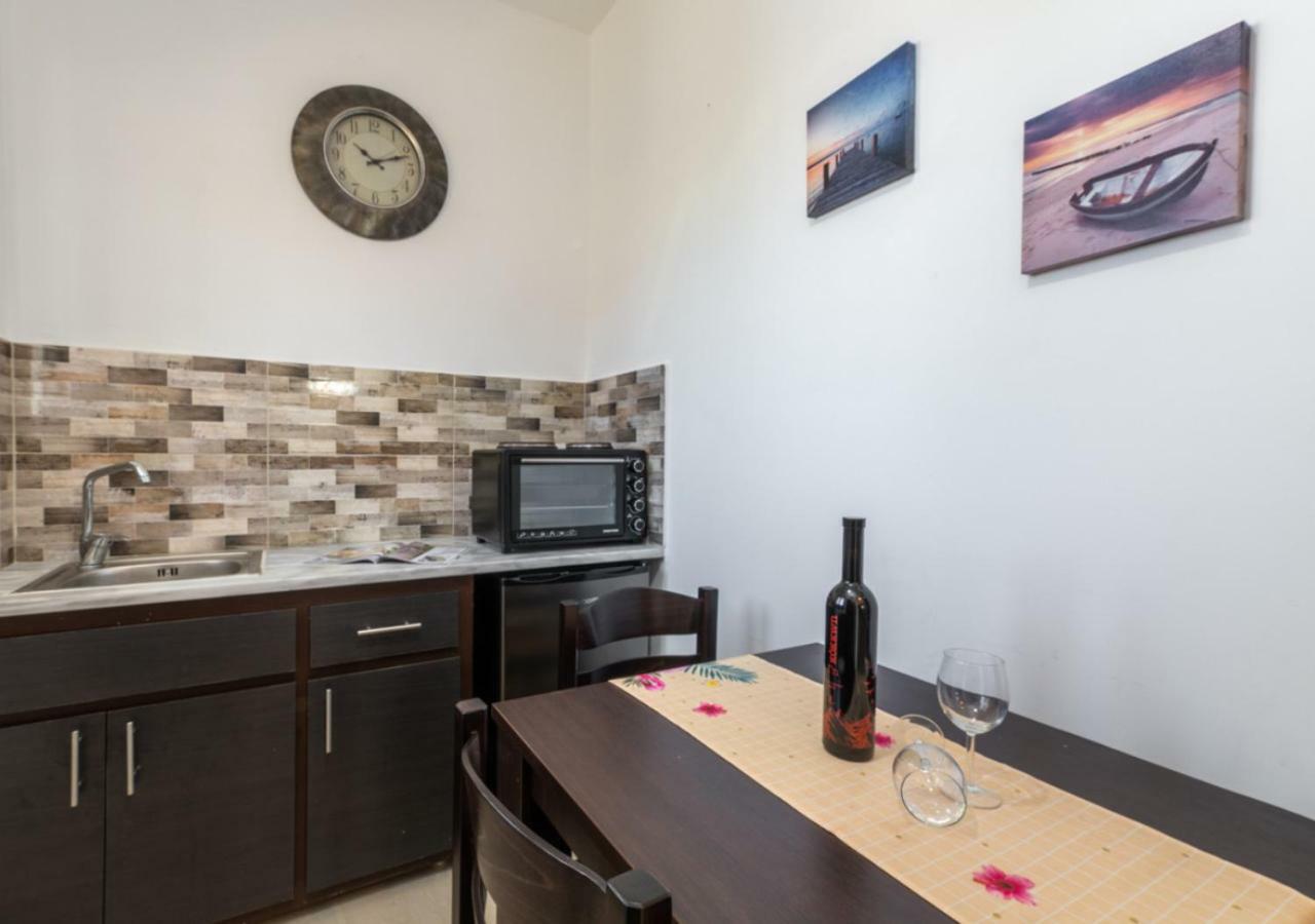 Villa Antonis Deluxe Apartments Амуди Экстерьер фото